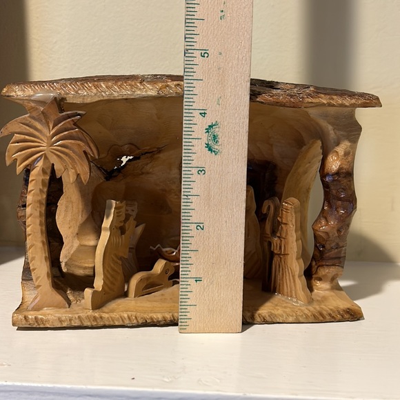 Wood Carved Nativity.  Christmas Decor - Picture 12 of 16